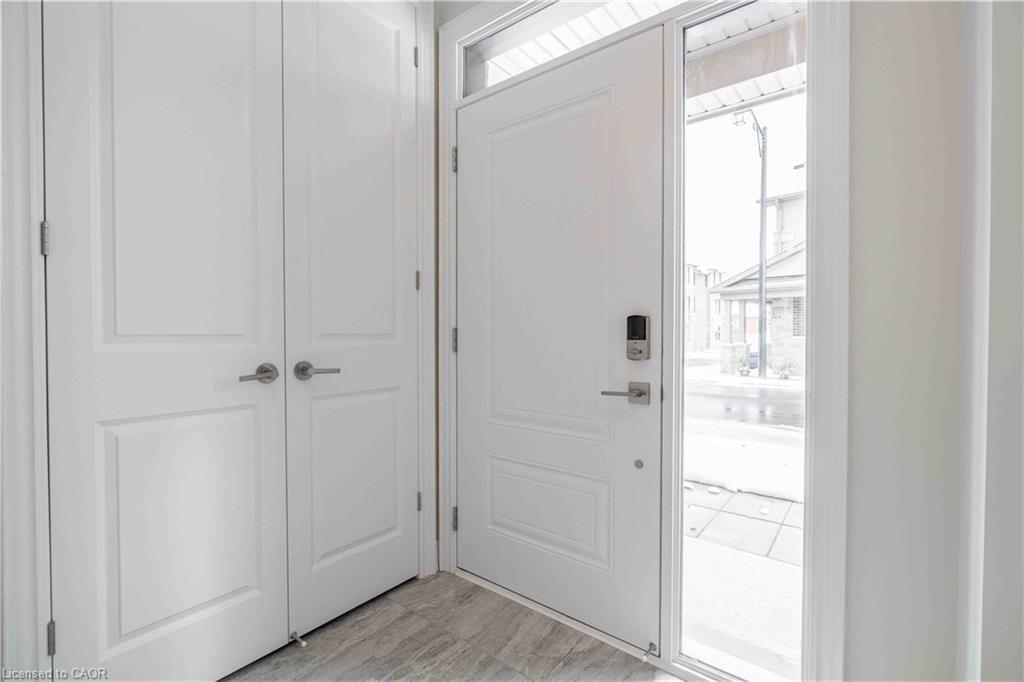 19-2184 Postmaster Drive, Oakville, ON - Indoor Photo Showing Other Room