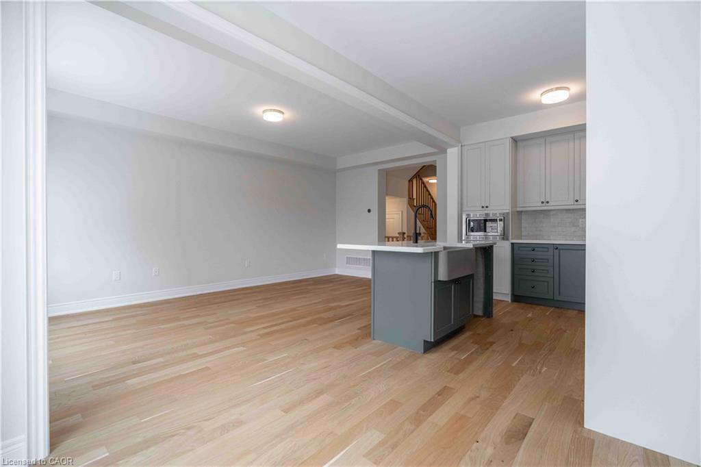 19-2184 Postmaster Drive, Oakville, ON - Indoor Photo Showing Kitchen