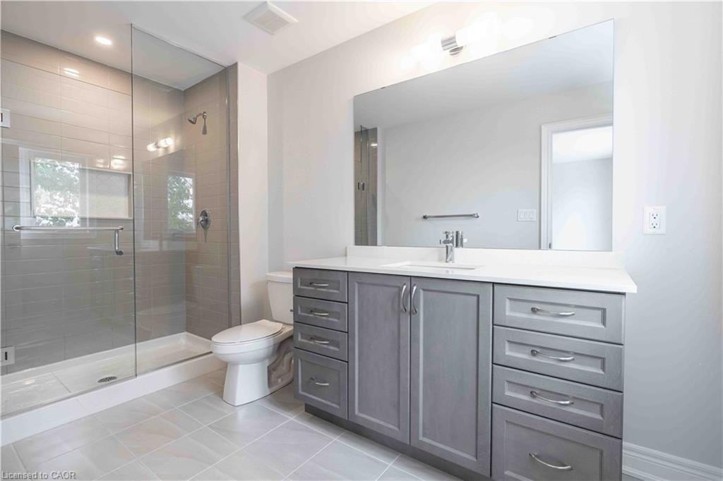 19-2184 Postmaster Drive, Oakville, ON - Indoor Photo Showing Bathroom