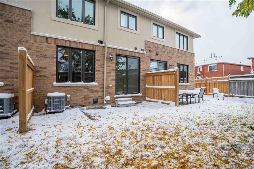 19-2184 Postmaster Drive, Oakville, ON - Outdoor With Exterior