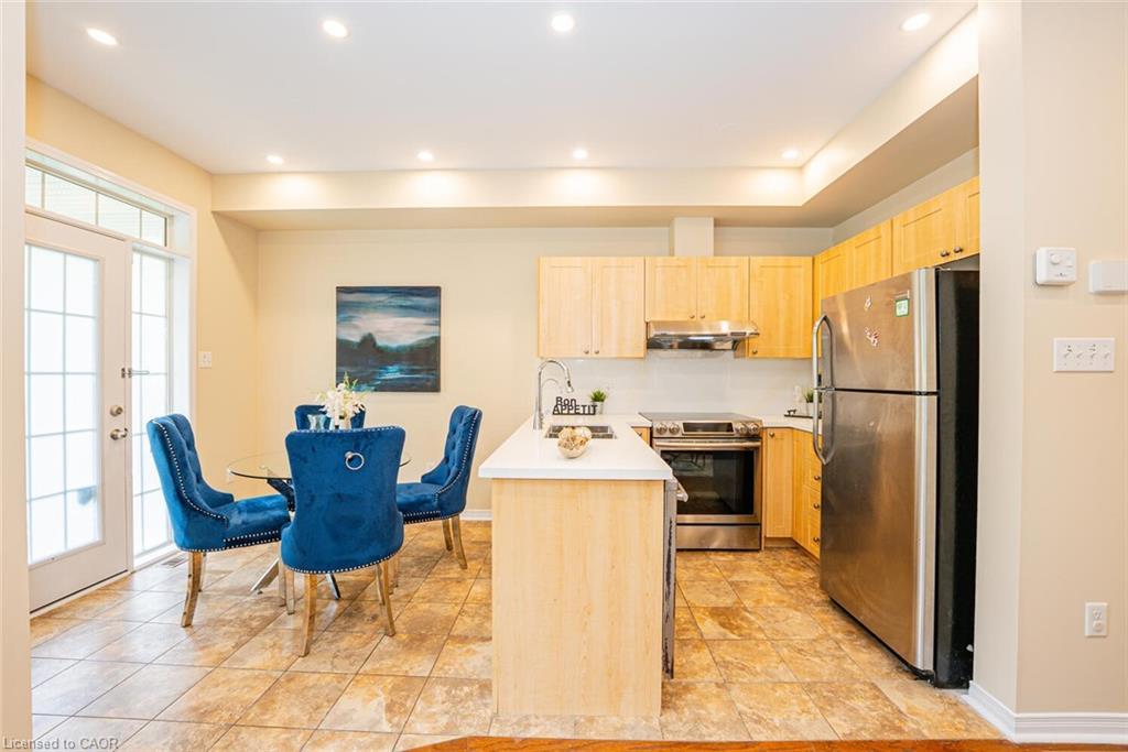43-21 Diana Avenue, Brantford, ON - Indoor Photo Showing Kitchen
