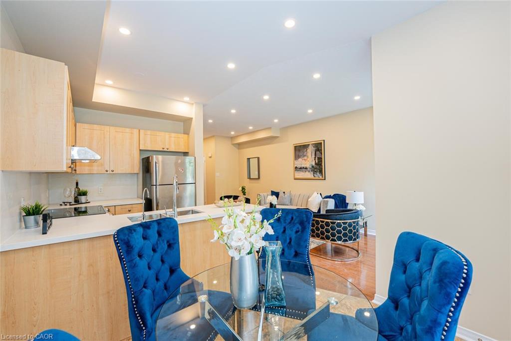 43-21 Diana Avenue, Brantford, ON - Indoor Photo Showing Kitchen