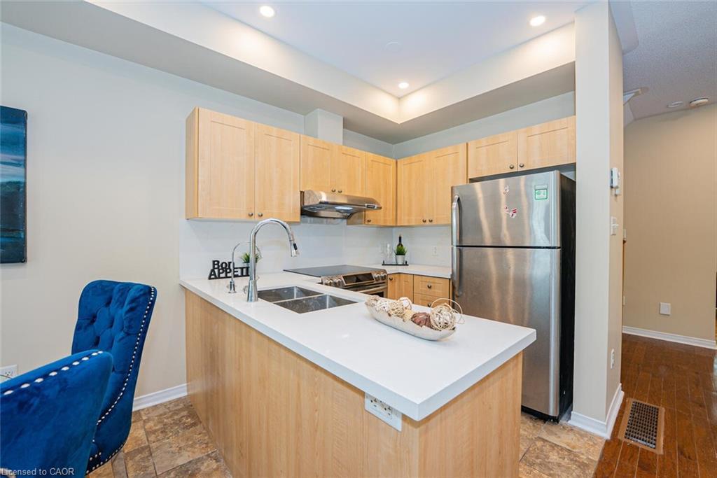 43-21 Diana Avenue, Brantford, ON - Indoor Photo Showing Kitchen With Double Sink