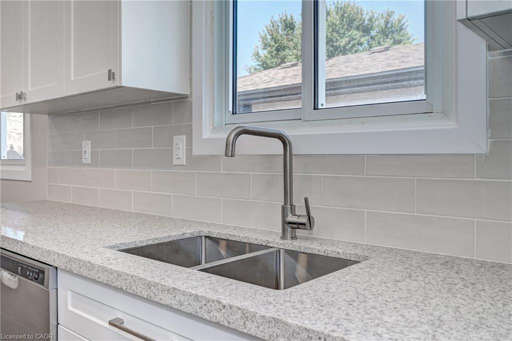 78 Barwood Crescent, Kitchener, ON - Indoor Photo Showing Kitchen With Double Sink With Upgraded Kitchen