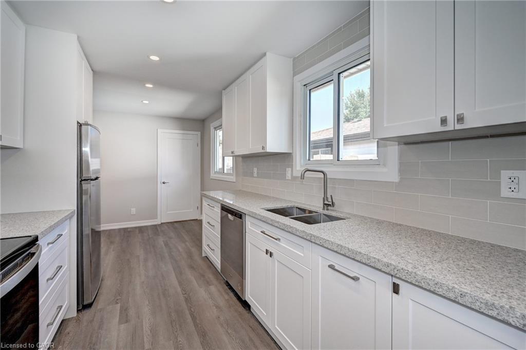 78 Barwood Crescent, Kitchener, ON - Indoor Photo Showing Kitchen With Stainless Steel Kitchen With Double Sink With Upgraded Kitchen