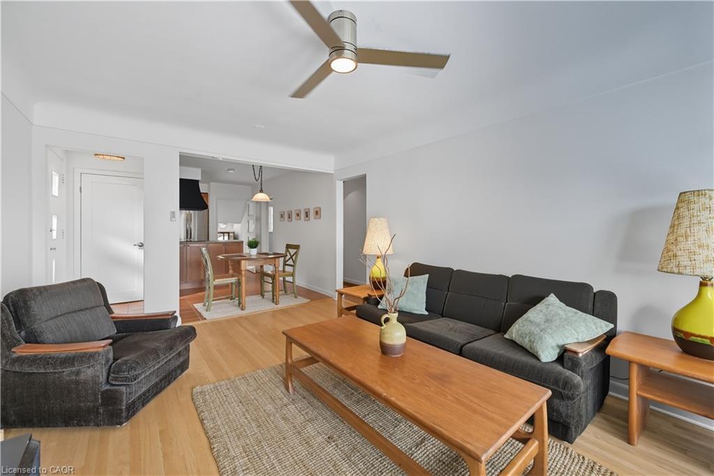 23 Percy Court, Hamilton, ON - Indoor Photo Showing Living Room