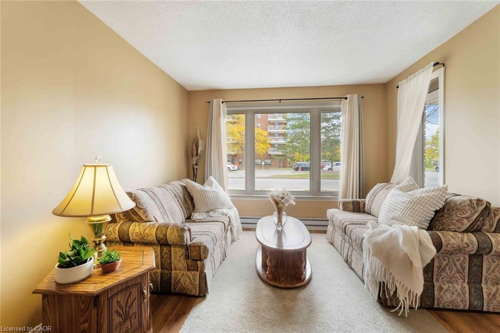 7-35 Nova Crescent, Welland, ON - Indoor Photo Showing Living Room