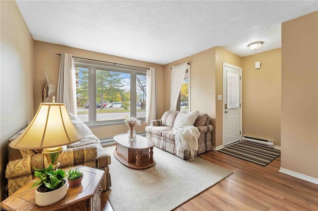 7-35 Nova Crescent, Welland, ON - Indoor Photo Showing Living Room