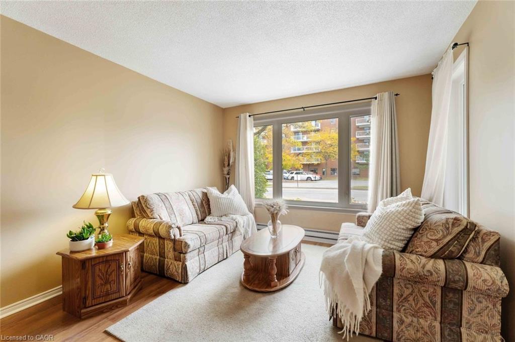 7-35 Nova Crescent, Welland, ON - Indoor Photo Showing Living Room