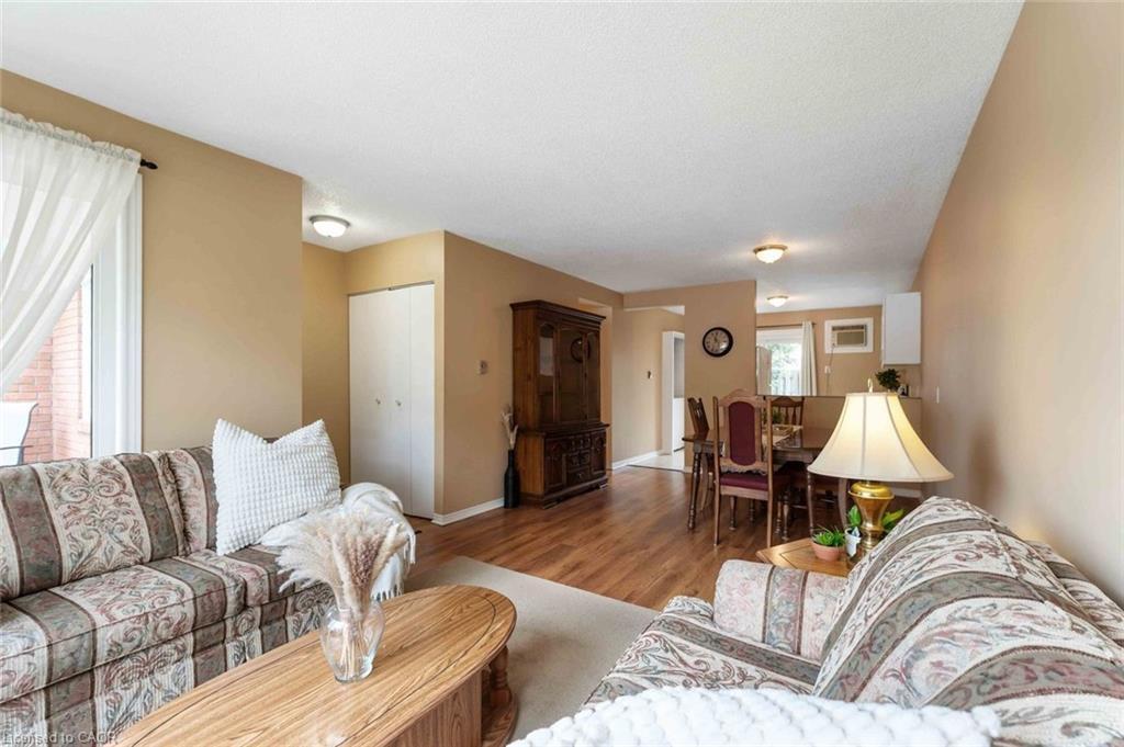 7-35 Nova Crescent, Welland, ON - Indoor Photo Showing Living Room