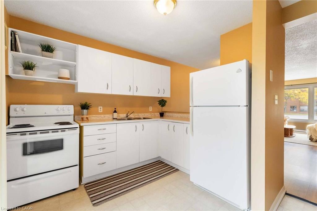 7-35 Nova Crescent, Welland, ON - Indoor Photo Showing Kitchen