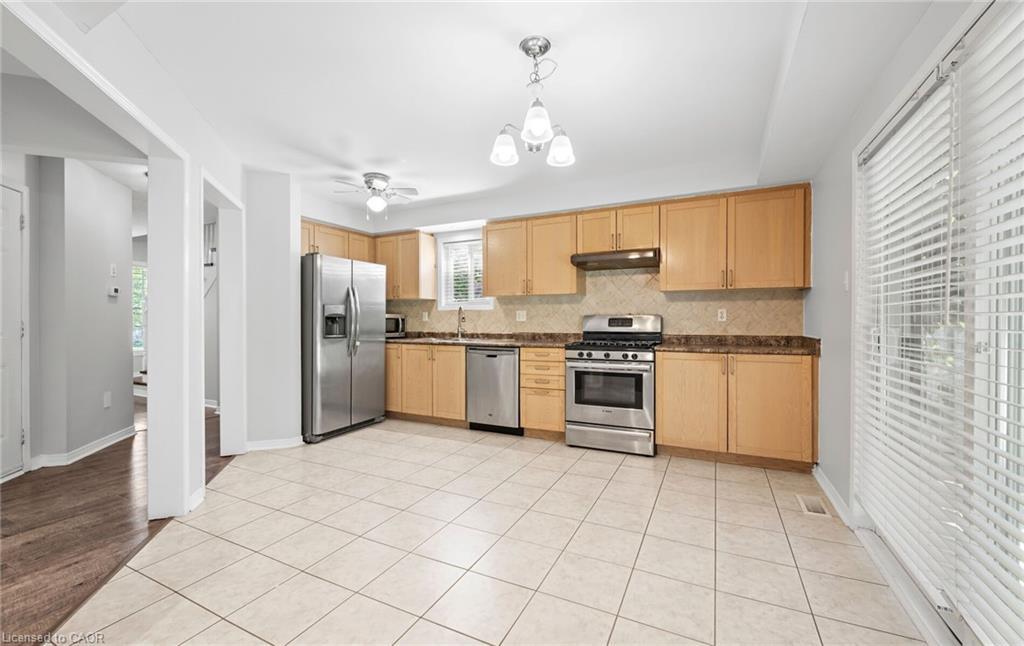 48 Powell Drive, Binbrook, ON - Indoor Photo Showing Kitchen