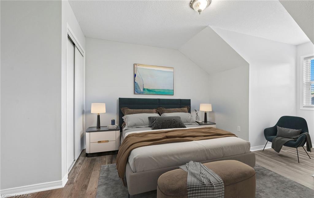 48 Powell Drive, Binbrook, ON - Indoor Photo Showing Bedroom