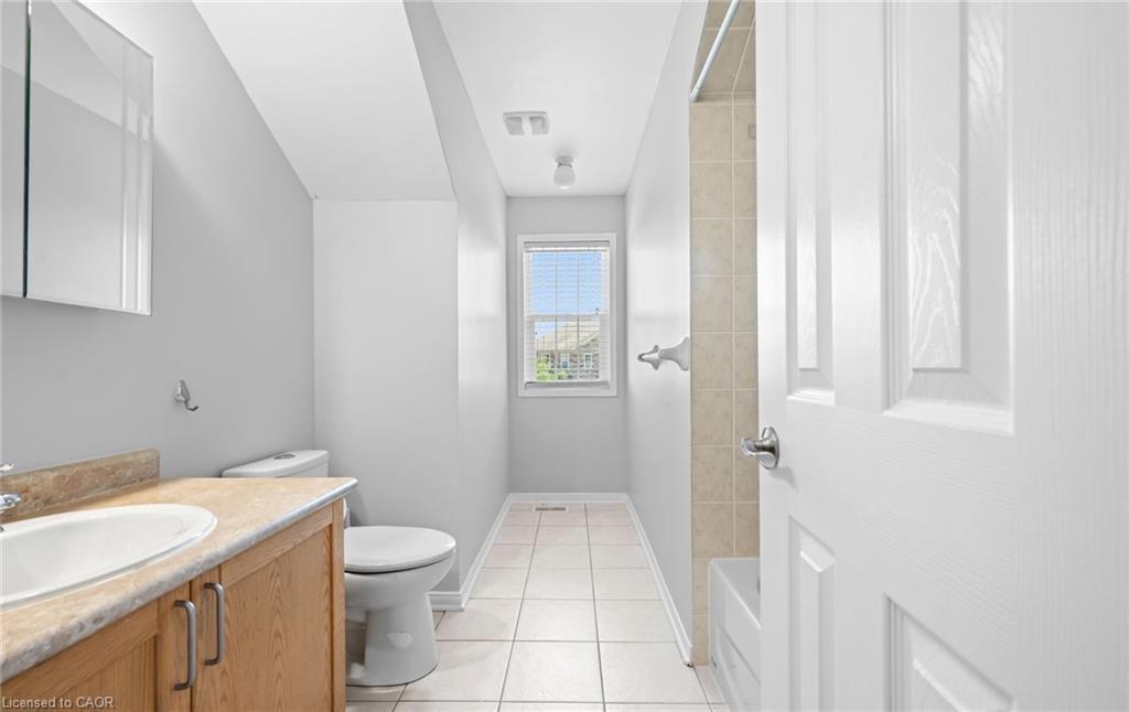 48 Powell Drive, Binbrook, ON - Indoor Photo Showing Bathroom