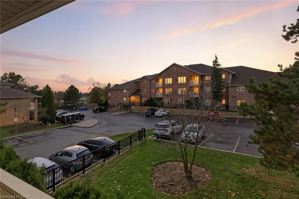 16-3050 Pinemeadow Drive, Burlington, ON - Outdoor