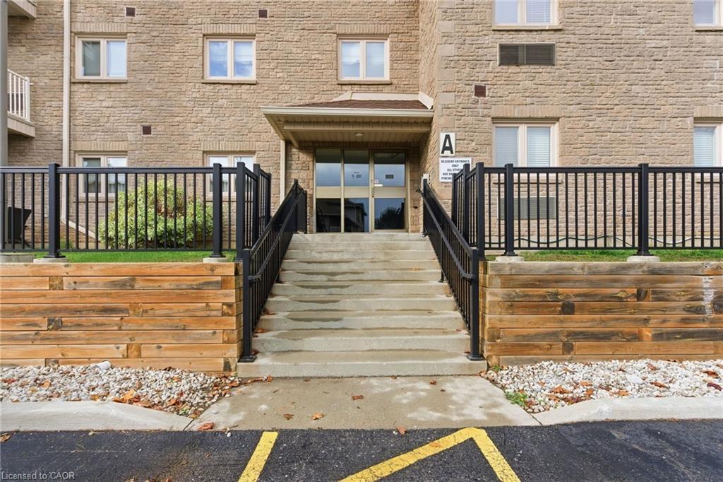 16-3050 Pinemeadow Drive, Burlington, ON - Outdoor With Exterior