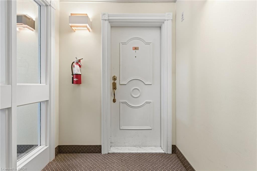 16-3050 Pinemeadow Drive, Burlington, ON - Indoor Photo Showing Other Room