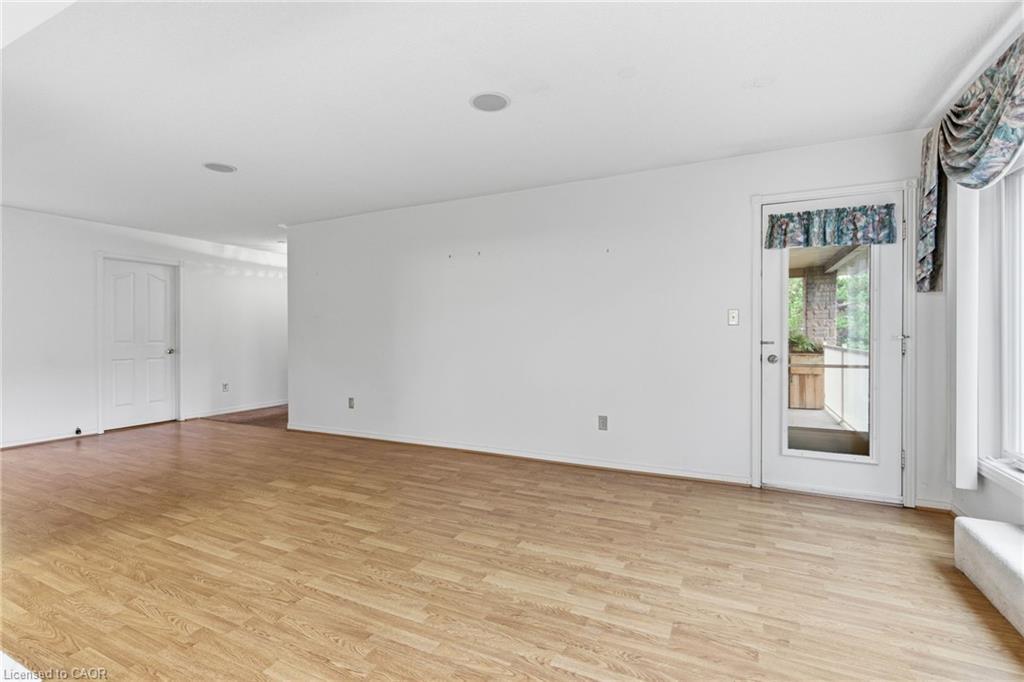 16-3050 Pinemeadow Drive, Burlington, ON - Indoor Photo Showing Other Room