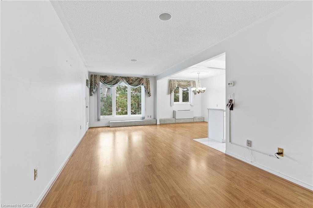 16-3050 Pinemeadow Drive, Burlington, ON - Indoor Photo Showing Other Room