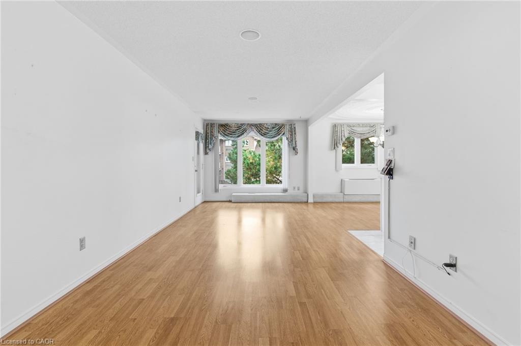 16-3050 Pinemeadow Drive, Burlington, ON - Indoor Photo Showing Other Room