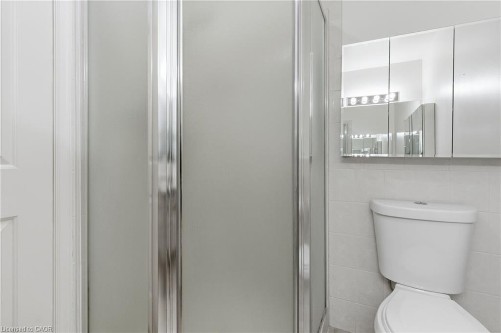 16-3050 Pinemeadow Drive, Burlington, ON - Indoor Photo Showing Bathroom