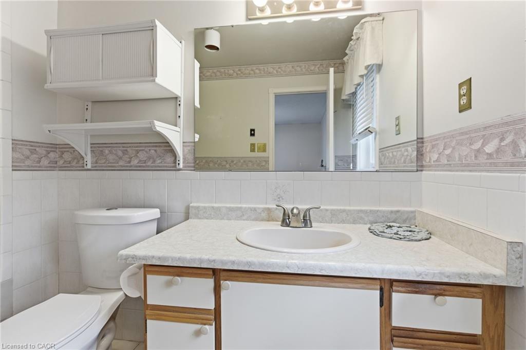 16-3050 Pinemeadow Drive, Burlington, ON - Indoor Photo Showing Bathroom