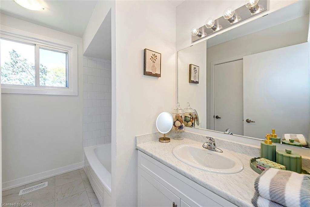 41-88 Tunbridge Crescent, Hamilton, ON - Indoor Photo Showing Bathroom