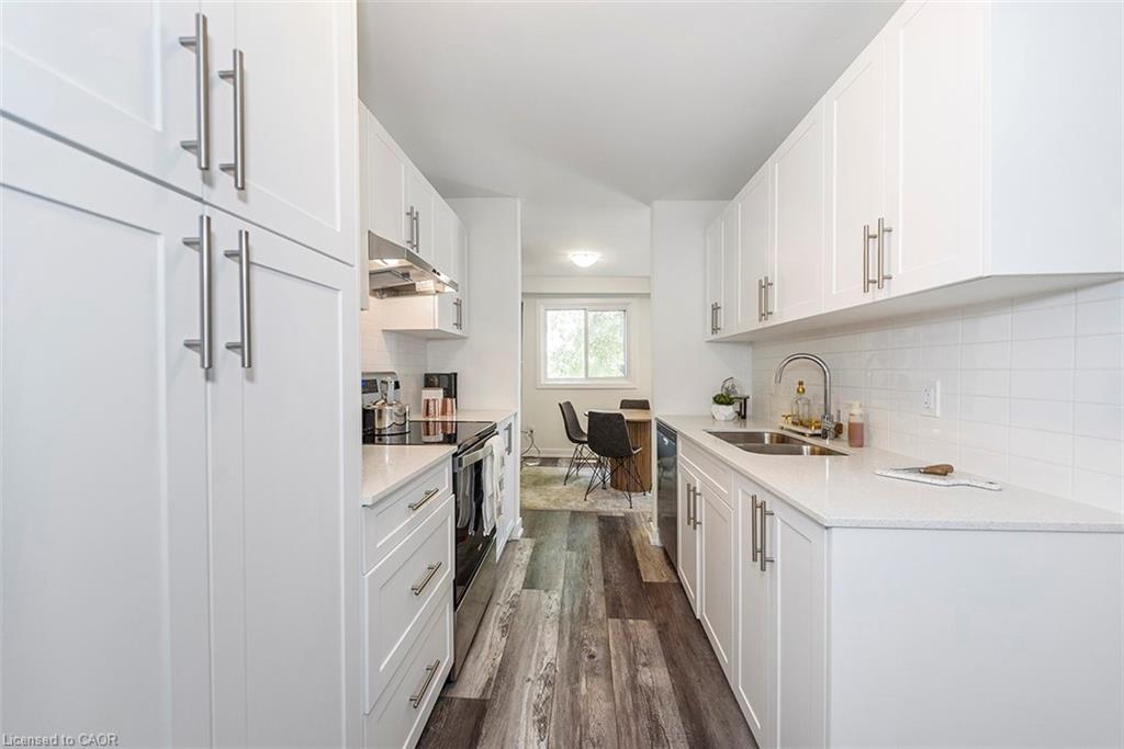 41-88 Tunbridge Crescent, Hamilton, ON - Indoor Photo Showing Kitchen With Double Sink With Upgraded Kitchen