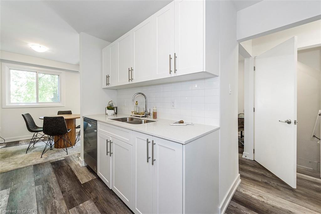 41-88 Tunbridge Crescent, Hamilton, ON - Indoor Photo Showing Kitchen With Double Sink