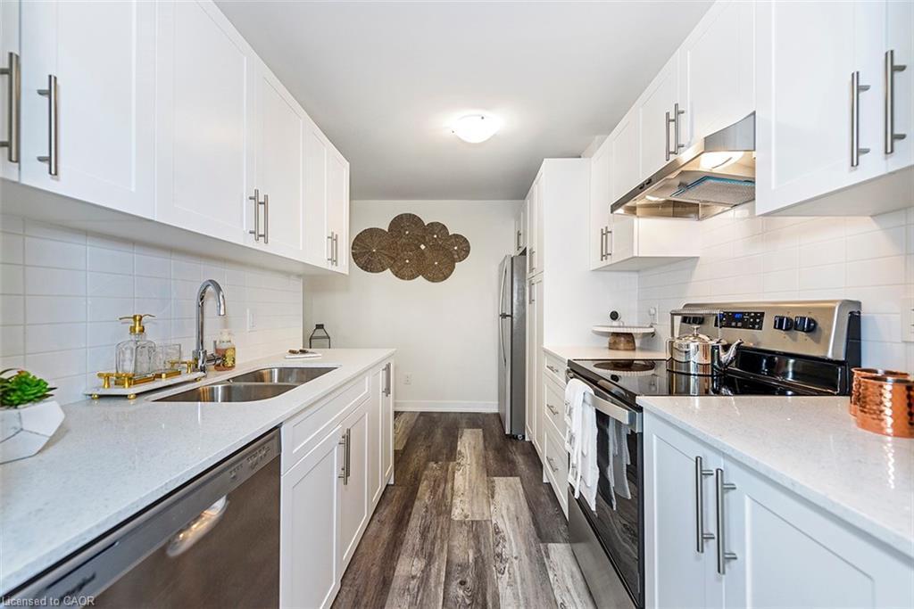 41-88 Tunbridge Crescent, Hamilton, ON - Indoor Photo Showing Kitchen With Stainless Steel Kitchen With Double Sink With Upgraded Kitchen