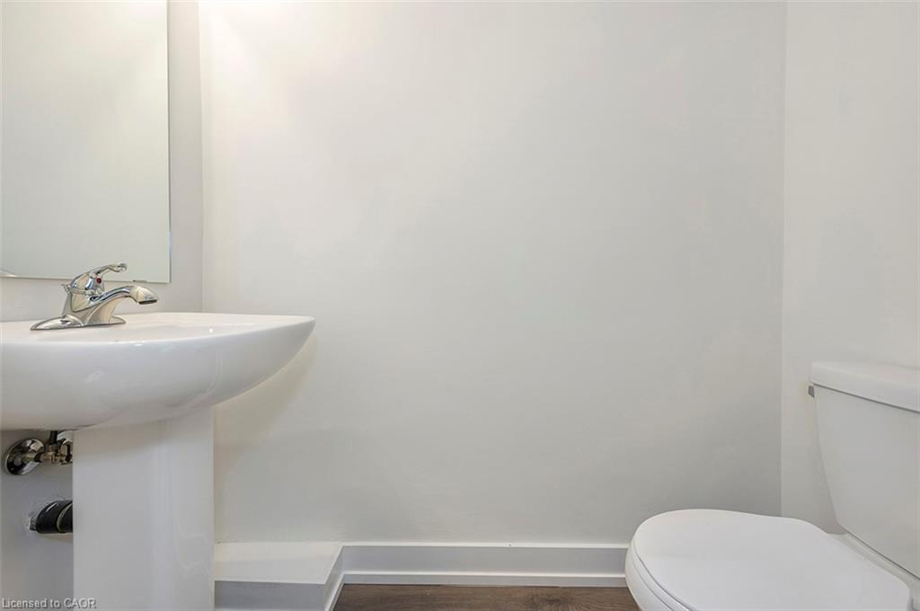 65 Woodman Drive N, Hamilton, ON - Indoor Photo Showing Bathroom