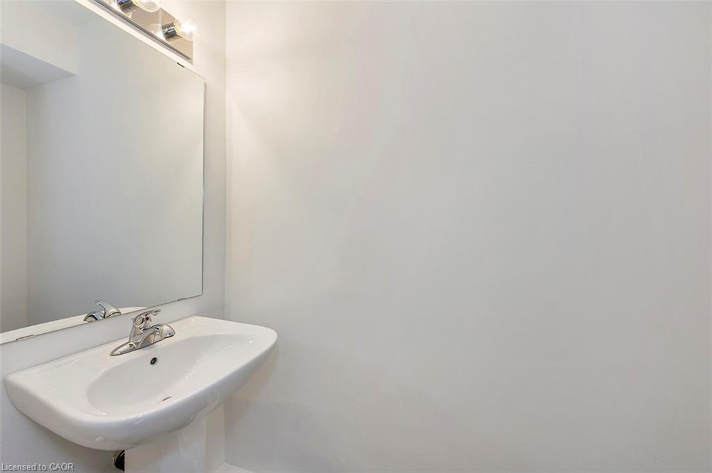 65 Woodman Drive N, Hamilton, ON - Indoor Photo Showing Bathroom