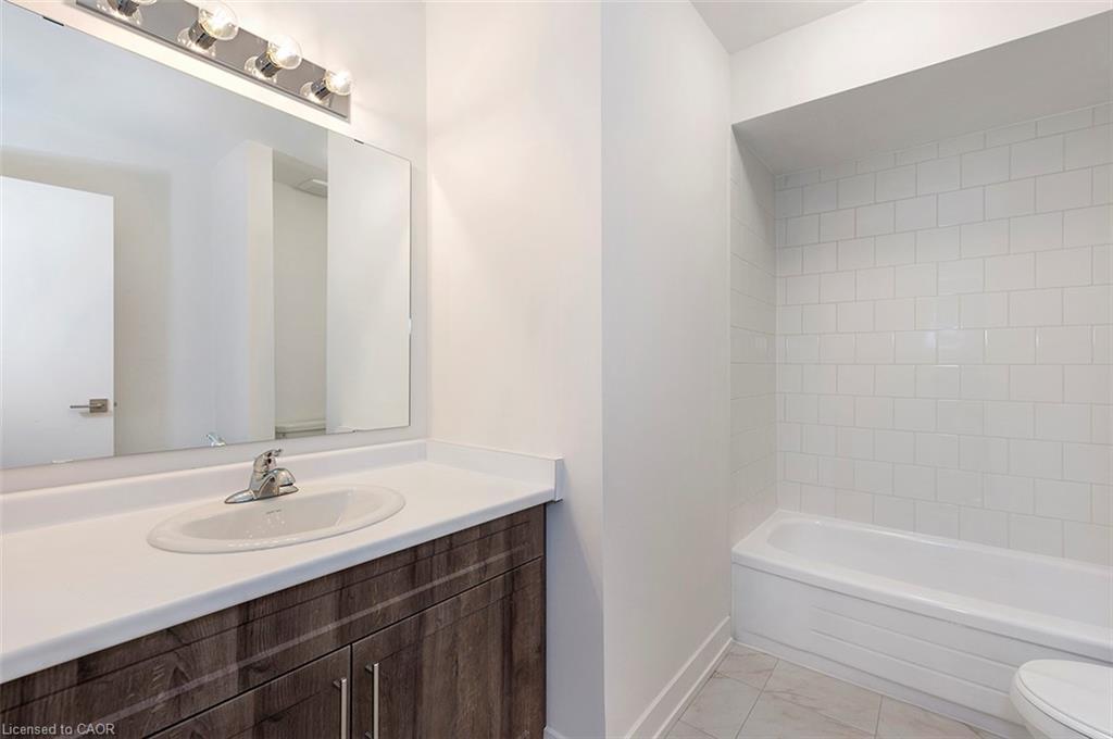 65 Woodman Drive N, Hamilton, ON - Indoor Photo Showing Bathroom