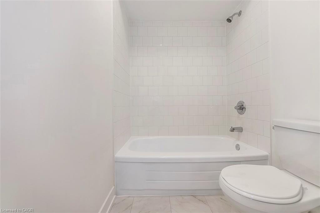 65 Woodman Drive N, Hamilton, ON - Indoor Photo Showing Bathroom