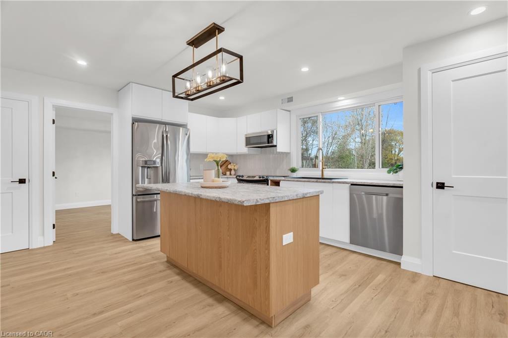 1-22 Ash Street, Kitchener, ON - Indoor Photo Showing Kitchen With Stainless Steel Kitchen With Upgraded Kitchen