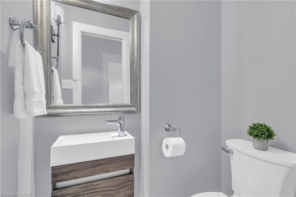 1-22 Ash Street, Kitchener, ON - Indoor Photo Showing Bathroom