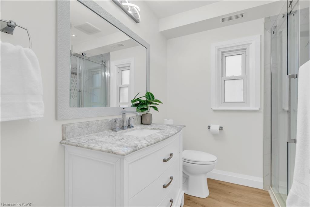1-22 Ash Street, Kitchener, ON - Indoor Photo Showing Bathroom