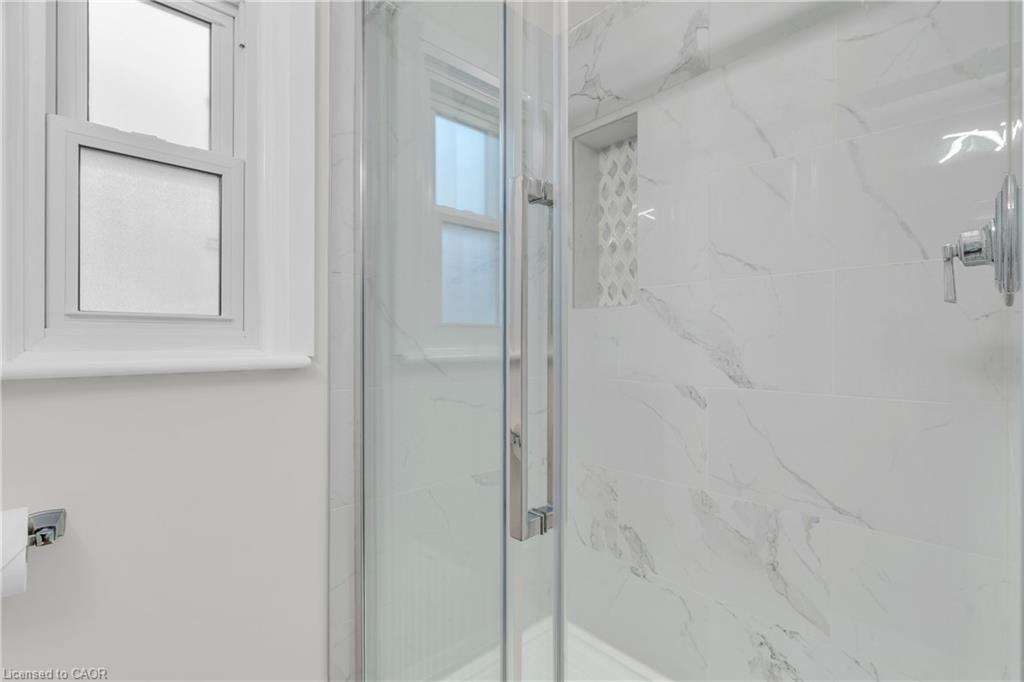 1-22 Ash Street, Kitchener, ON - Indoor Photo Showing Bathroom