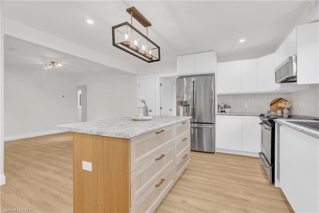 1-22 Ash Street, Kitchener, ON - Indoor Photo Showing Kitchen With Stainless Steel Kitchen With Upgraded Kitchen