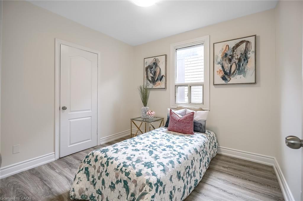 230 Mcanulty Boulevard, Hamilton, ON - Indoor Photo Showing Bedroom