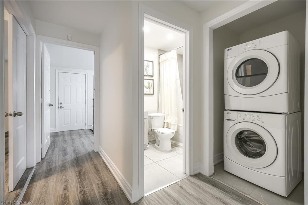230 Mcanulty Boulevard, Hamilton, ON - Indoor Photo Showing Laundry Room