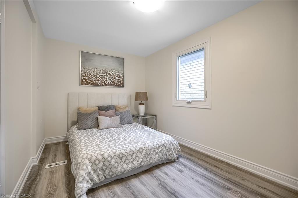 230 Mcanulty Boulevard, Hamilton, ON - Indoor Photo Showing Bedroom