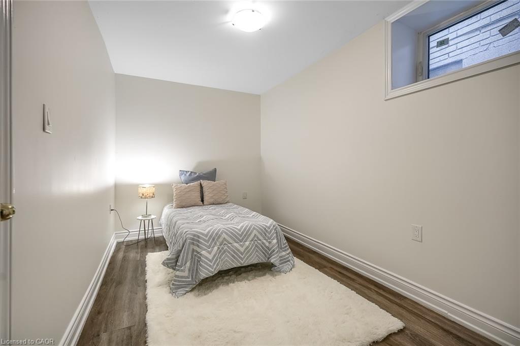 230 Mcanulty Boulevard, Hamilton, ON - Indoor Photo Showing Bedroom