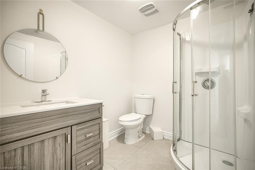 230 Mcanulty Boulevard, Hamilton, ON - Indoor Photo Showing Bathroom