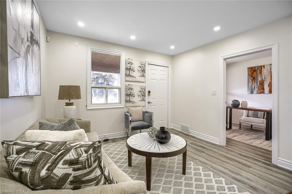 230 Mcanulty Boulevard, Hamilton, ON - Indoor