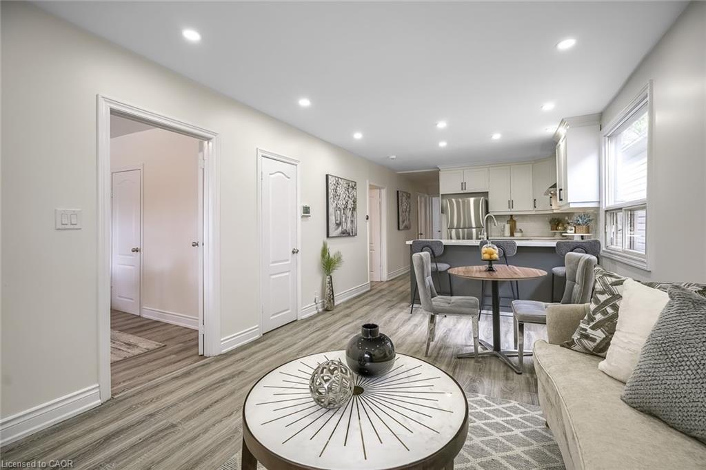 230 Mcanulty Boulevard, Hamilton, ON - Indoor