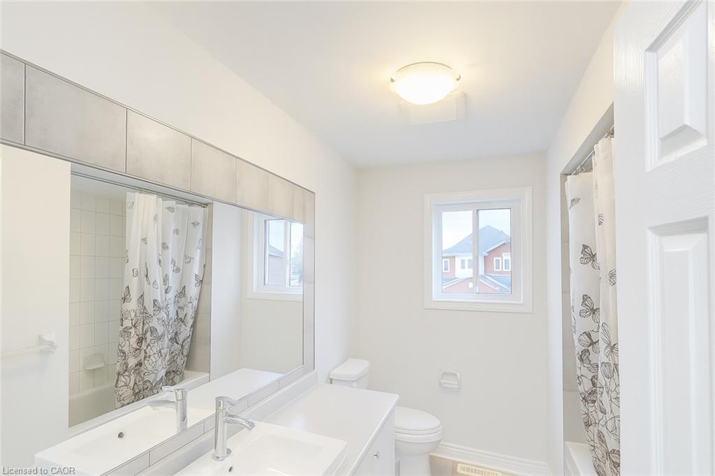 6798 Bansbridge Crescent, Mississauga, ON - Indoor Photo Showing Bathroom