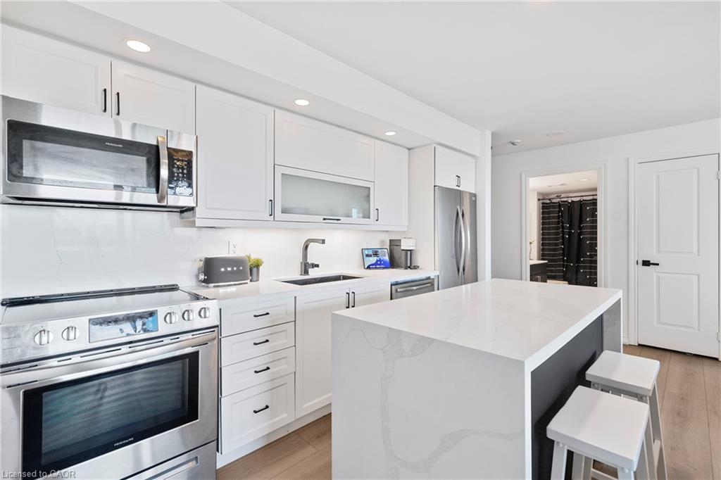 1406-100 Western Battery Road, Toronto, ON - Indoor Photo Showing Kitchen