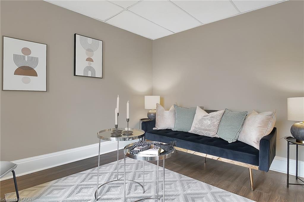 211 Dolph Street N, Cambridge, ON - Indoor