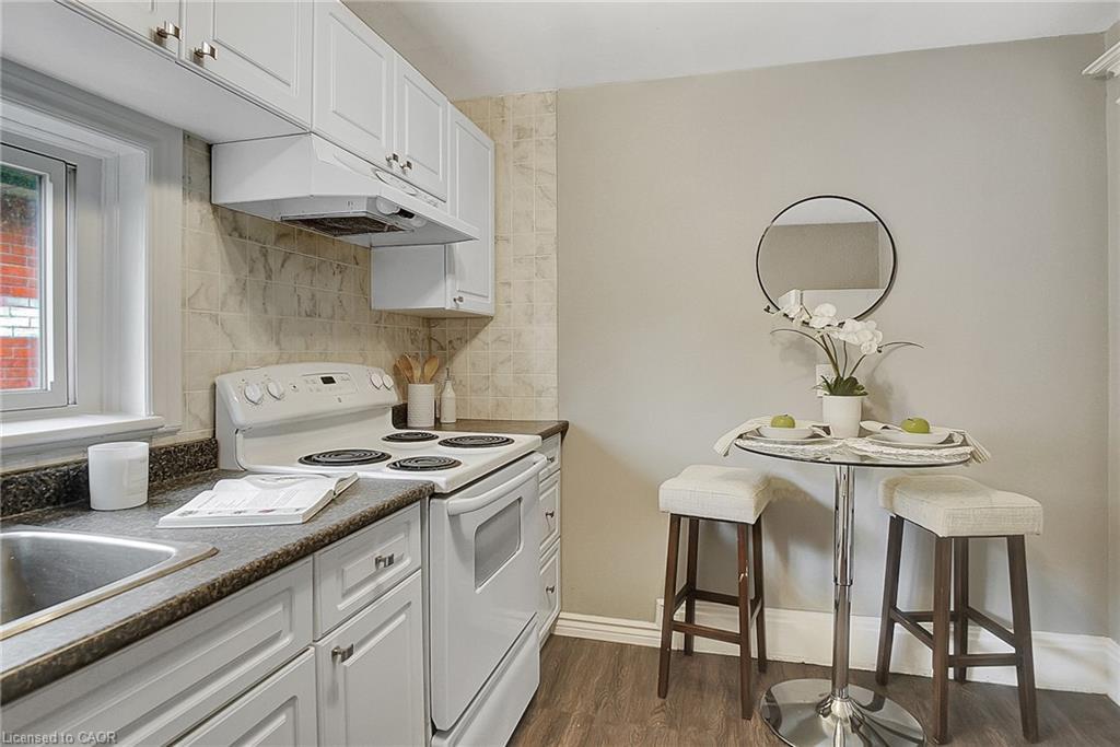 211 Dolph Street N, Cambridge, ON - Indoor Photo Showing Kitchen